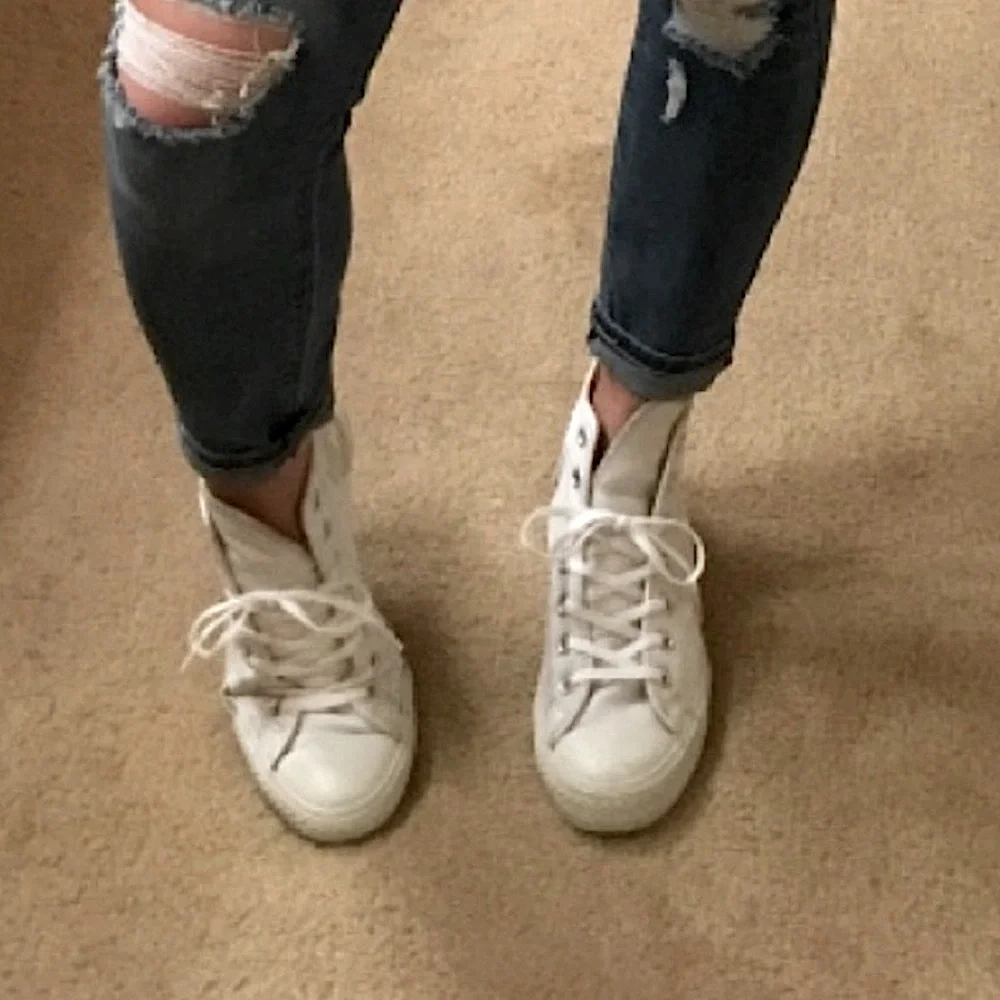 Converse Chuck Taylor All Star White Leather Hightop Lace Up Sneakers W-8 M-6